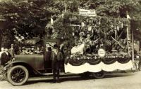 1926_umzug_durch_dorf_3